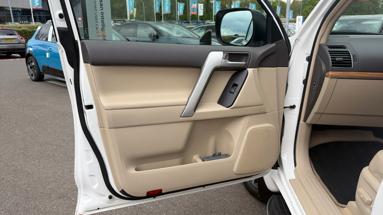 Toyota Land Cruiser 2.8 D-4D 204 Invincible 5dr Auto 7 Seats Diesel Station Wagon
